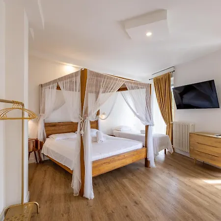 Domino Hotel
